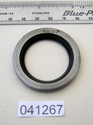 Oil seal : Sleeve gear - Early type gearbox