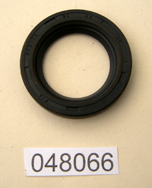 Chaincase oil seal : Lightweight behind clutch : Late type - 38mm Outside diameter
