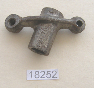Rocker arm : Exhaust : Left hand - Pre engine 116372 : Early type : 1.5 inch wide