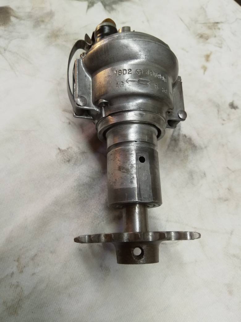 18D2 Distributor shaft and sprocket