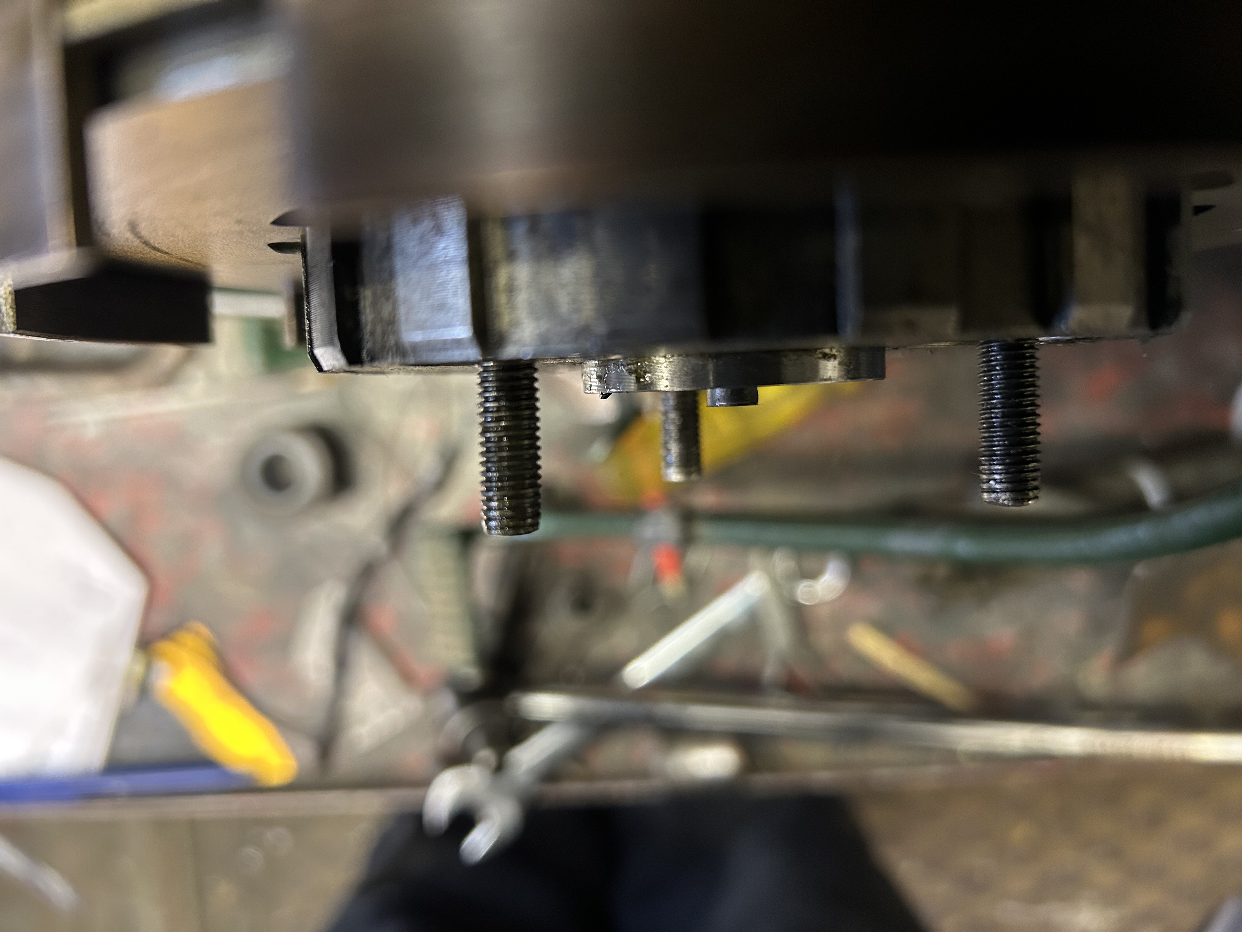 Clutch rod protruding though inner hub