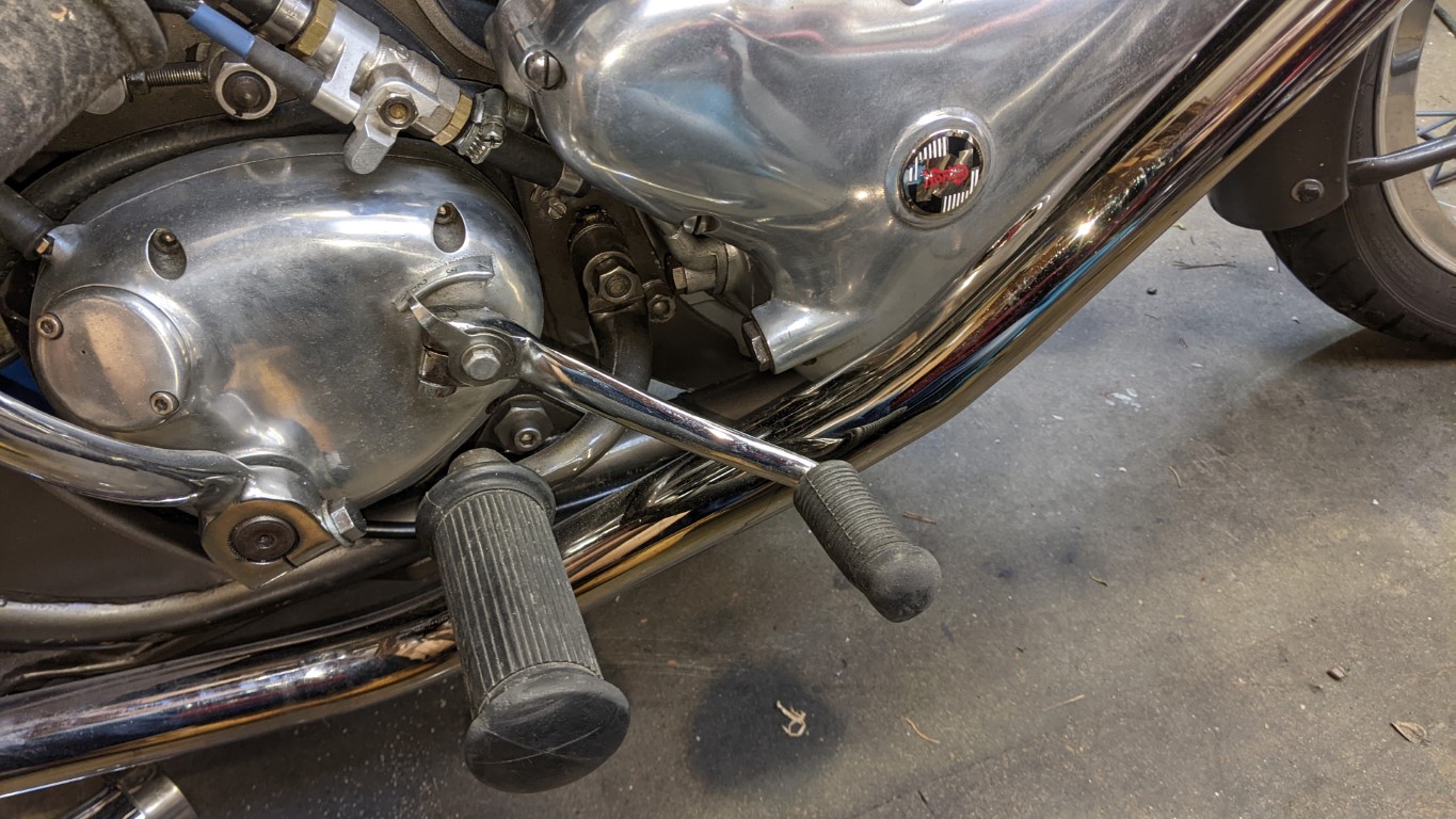 Gear lever for sweptback pipes