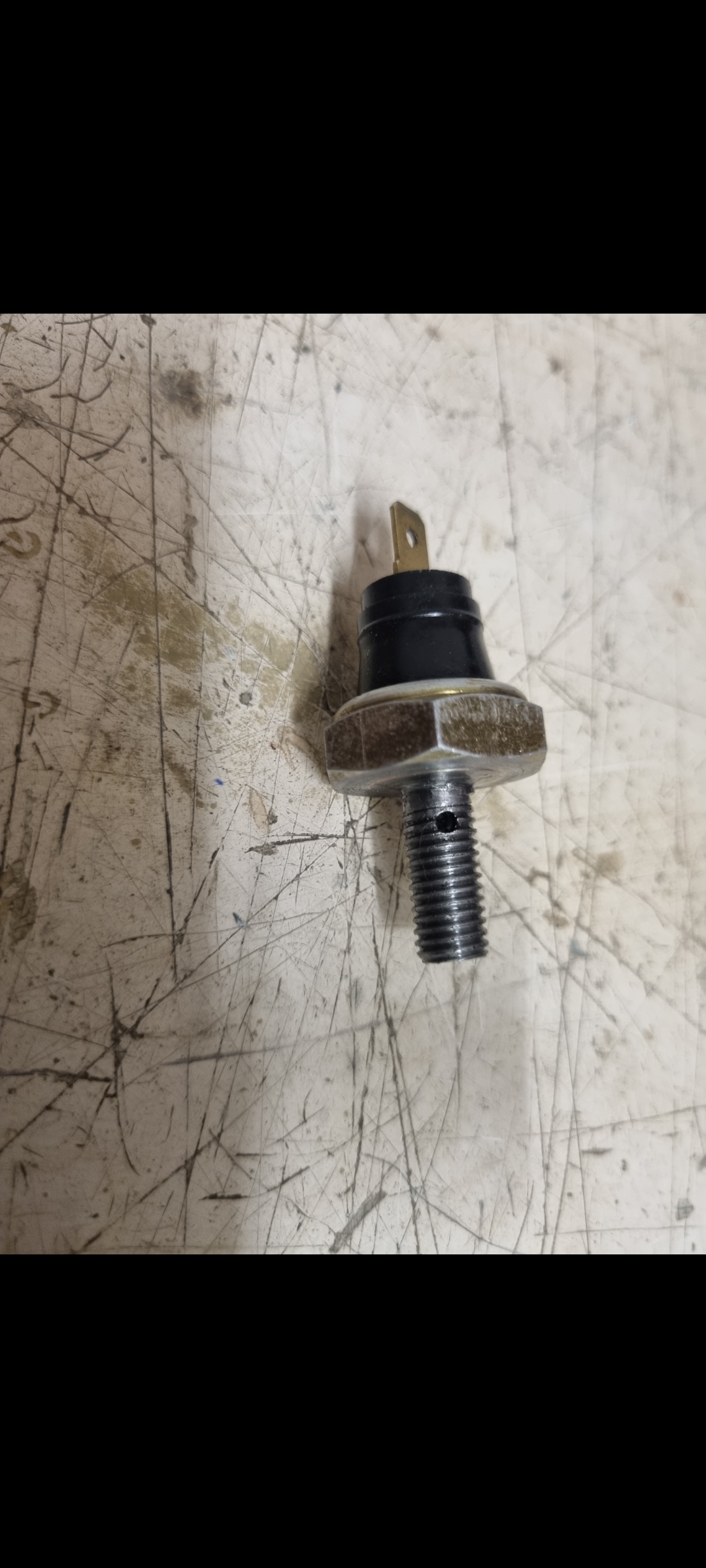 DIY option amend a long oil switch to screw directly into any banjo position.